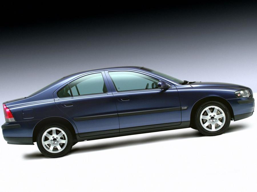  Volvo S60 AWD 2002 года  (фото 2 из 13)